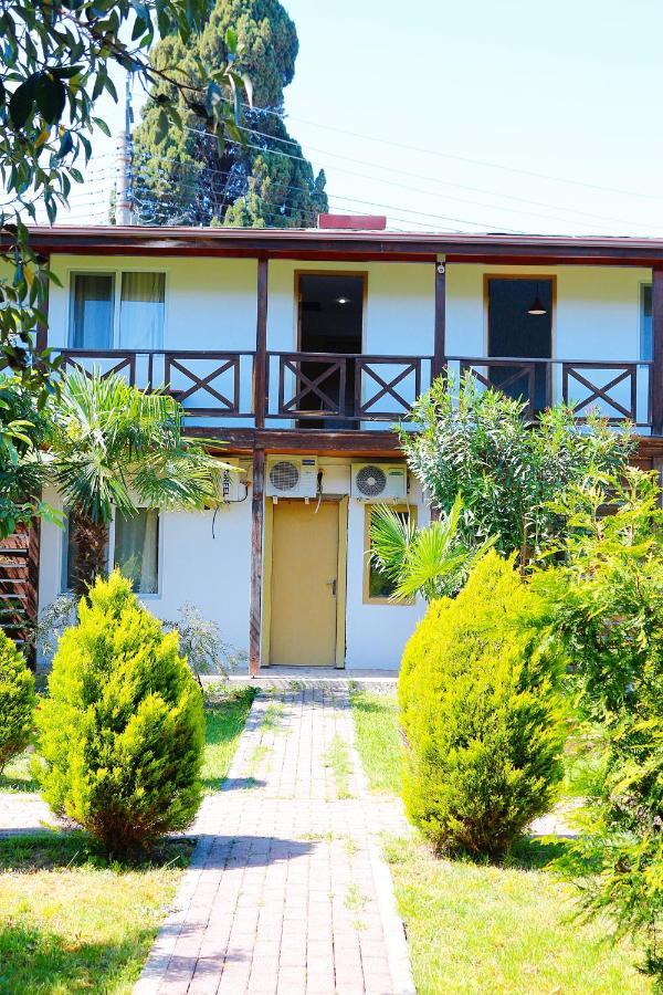 Guest House Alashara Pizunda Exterior photo